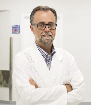 Médico reumatólogo Demian Silguero Samaniego